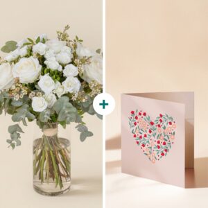 Composition végétale avec coton roses blanches et eucalyptus Interflora disponible sur le comparateur bloomyrama