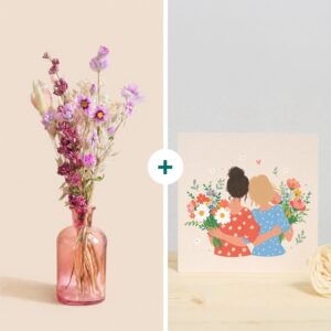 Soliflore rose et fleurs séchées lavande magenta avec carte Interflora disponible sur le comparateur bloomyrama
