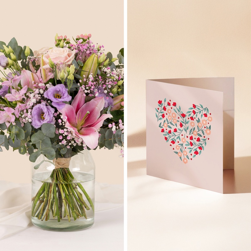 Bouquet lilas et rose pâle avec lys roses lisianthus et carte message Interflora disponible sur bloomyrama